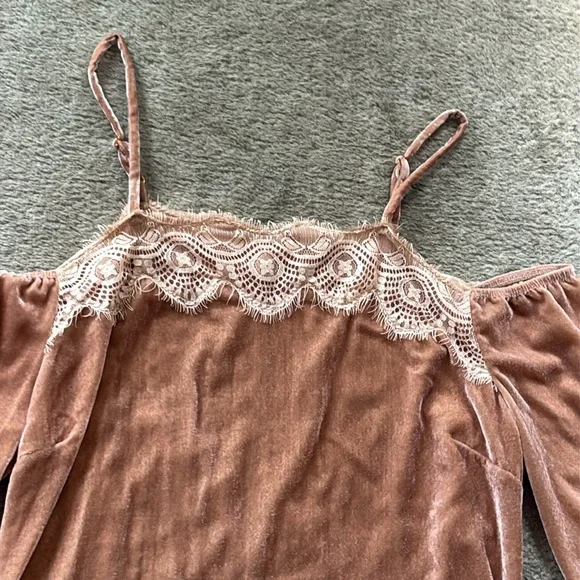 Boston Proper Lace Trim Velvet Top L - Picture 2 of 9